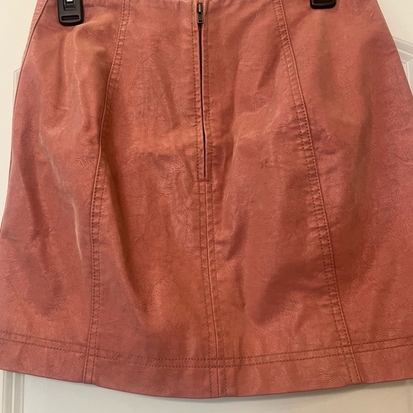 Free People faux leather pink mini skirt size 4 - Picture 2 of 3